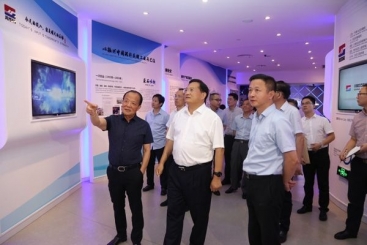 嘉兴市委书记张兵履新后到18LUCK调研