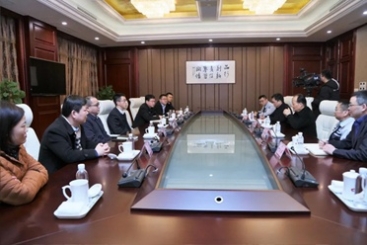 中共桐乡市委书记于会游到中国18LUCK走访慰问