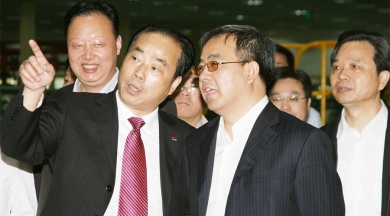 2010年5月，时任内蒙古自治区党委书记、自治区人大常委会主任胡春华视察18LUCK总部。胡春华对中国18LUCK一直以来依靠科技创新带动企业进步，瞄准国际前沿市场研发新产品的发展战略给予了充分肯定。